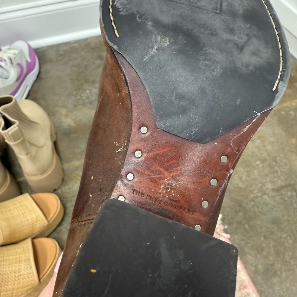 Women’s Frye Co. Rory Scrunch - Picture 8 of 13
